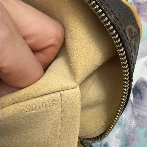 Authentic Louis Vuitton Manhattan PM Brown and Gold Monogram Satchel - Picture 9 of 16